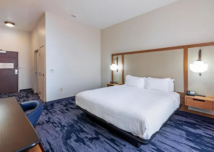 Hotel Fairfield & Downtown Arts District