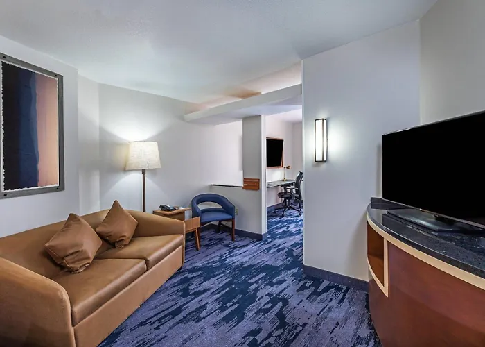Hotel Fairfield & Downtown Arts District