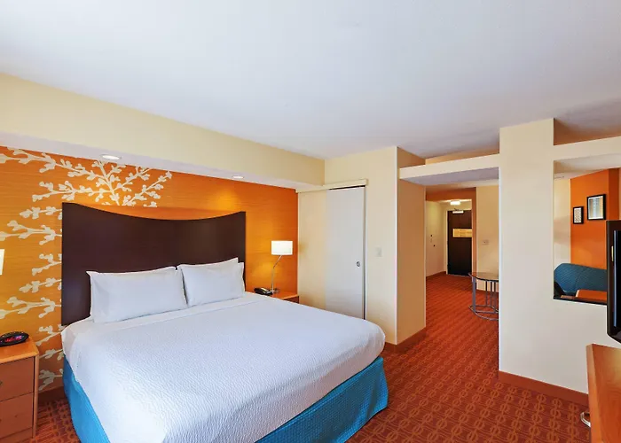 Hotel Fairfield & Downtown Arts District