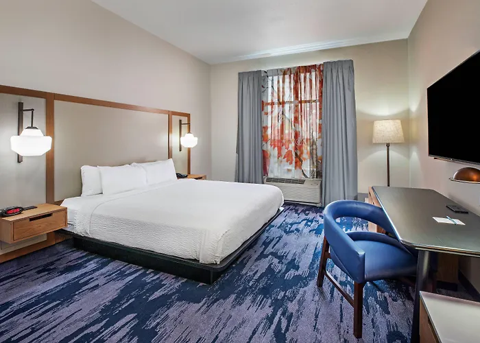 Fairfield & Downtown Arts District Hotel 3*